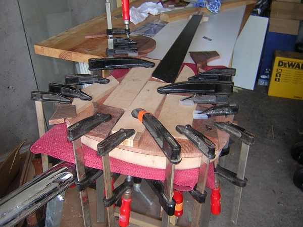 collage de la table sur le corps.JPG